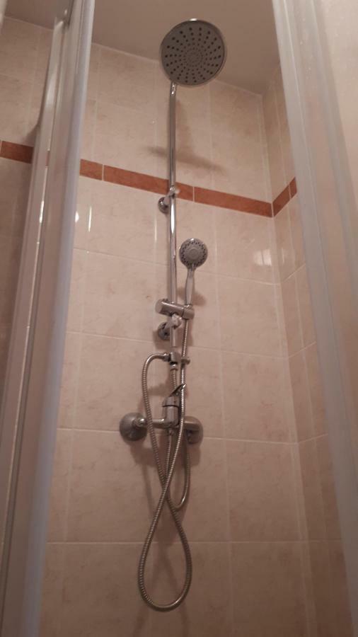 Ferienwohnung Angi Apartman- Nagyszeru Elhelyezkedes, Vendegkozpontu Szallashely-Szolgaltatas Harkan Exterior foto